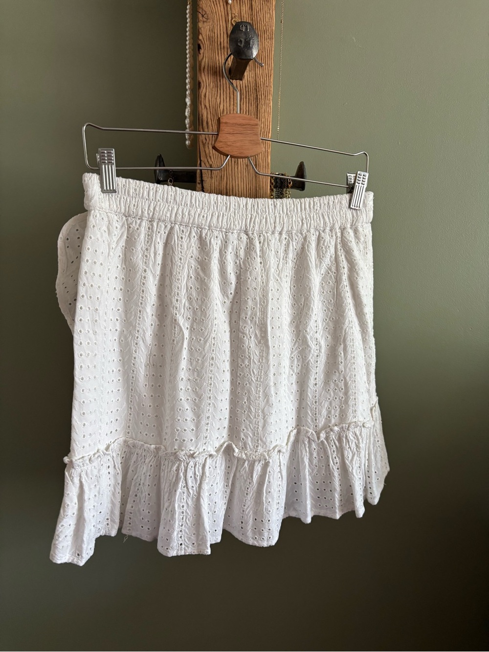 305.) Sim & Sam / White Eyelet Ruffle Mini Skirt - Picture 5 of 5